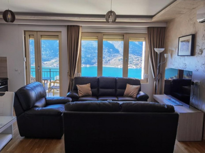 Two-bedroom apartment with a panoramic sea view